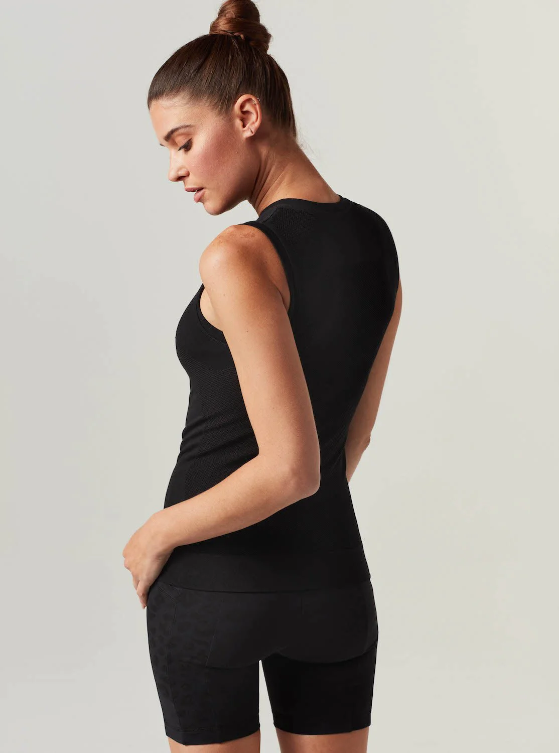 Infinity Compression Tank Top - Black - Image 7